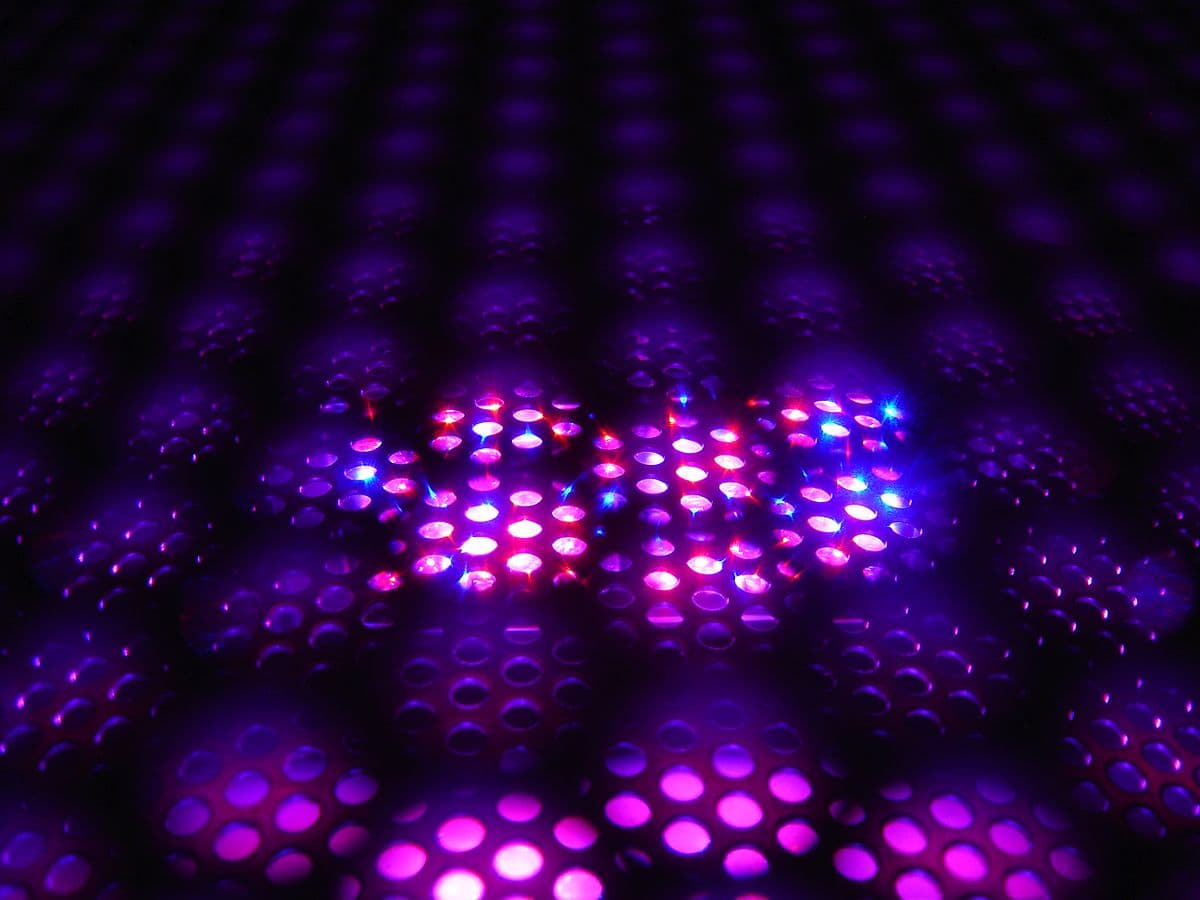 Primer plano de los píxeles LED de un panel de pantalla